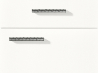 Aste di armatura metalliche posizionate sopra e sotto una linea divisoria, suggerendo materiali da costruzione o confronto, con uno sfondo pulito e minimalista.