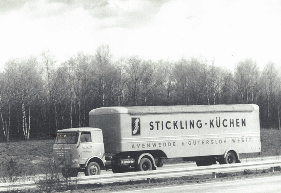 1961: Compra del primer camión.