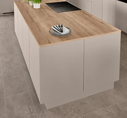 FurnSpin fermé : optique frontale calme avec espace de rangement astucieusement dissimulé - pivotant, sans portes.