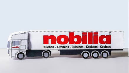 [Translate to en:] nobilia LKW - Der niedliche Miniatur-„nobilia<sup>®</sup>“-LKW ist ganz einfach erstellt und sorgt für jede Menge Kurzweil.