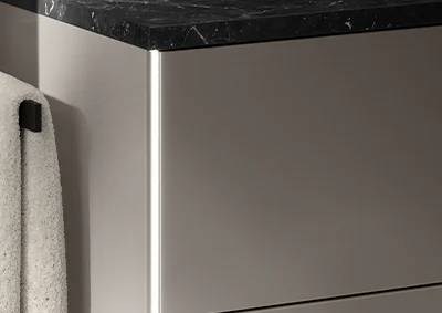 Simple elegance in detail: LED side panel lighting emphasizes the design.