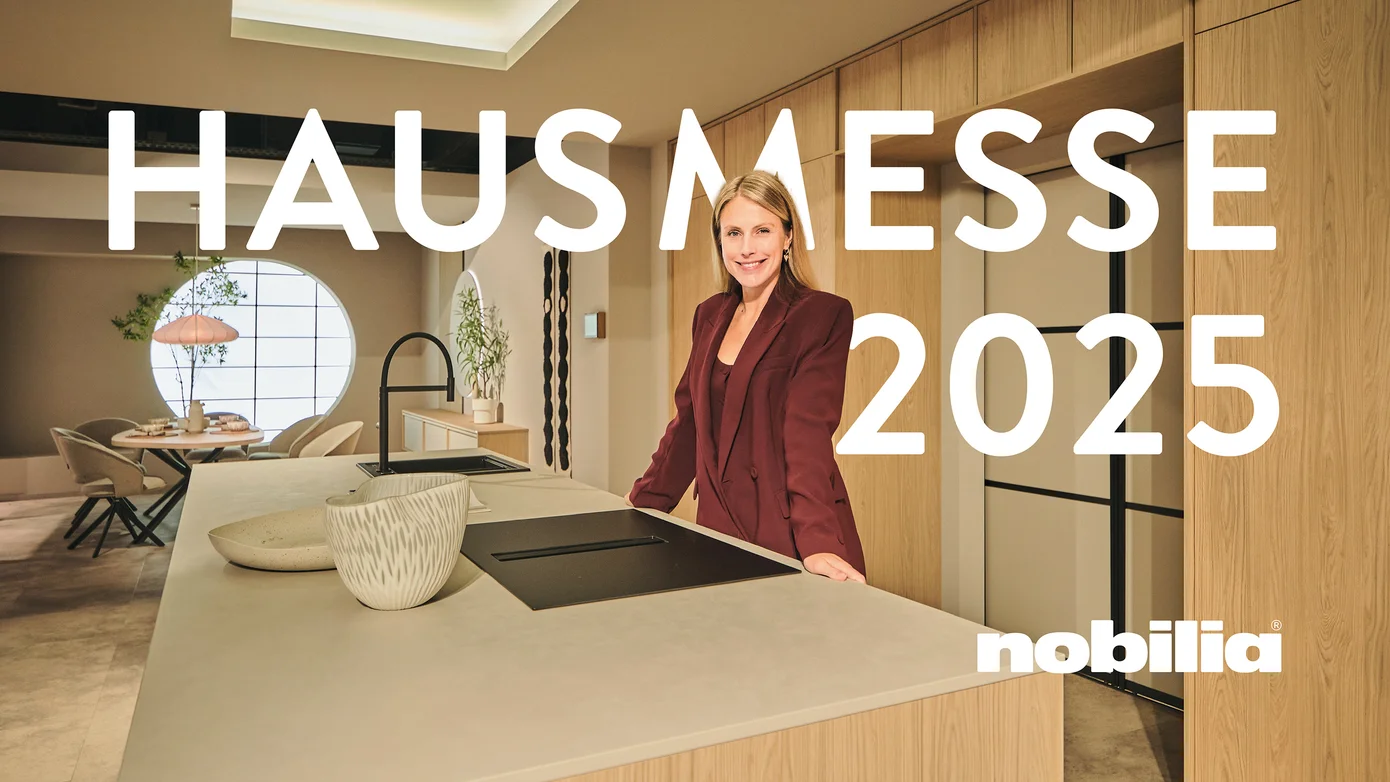 [Translate to pl:] Entdecken Sie die Highlights der nobilia Hausmesse 2024 in unserem Hausmessevideo.