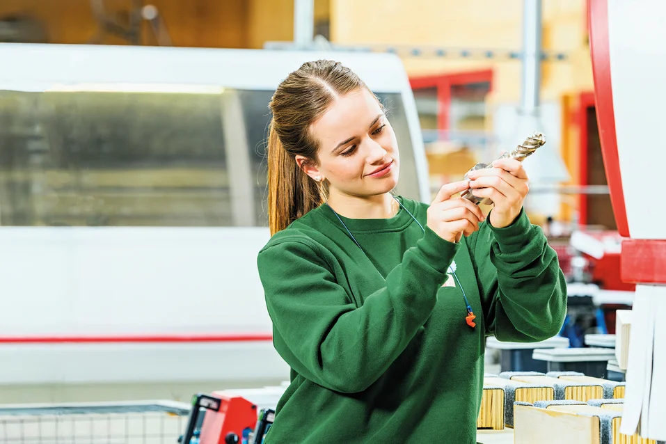 Ein Mädchen macht Ausbildung bei nobilia