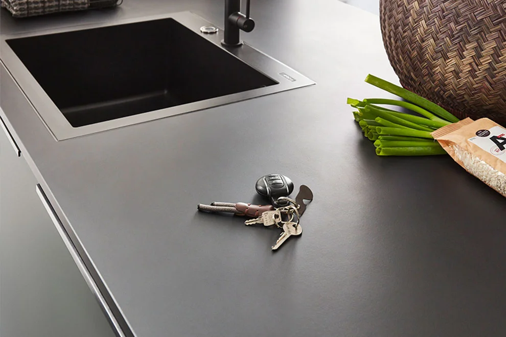 Pracovní desky Xtra Ceramic jsou mimořádně odolné proti poškrábání a zachovají si svůj exkluzivní vzhled.