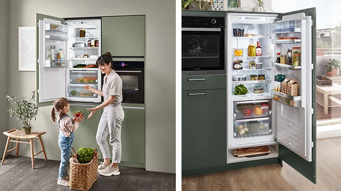 Due frigoriferi e congelatori integrati in una moderna cucina nobilia con frontale SENSO 491 in grigio ardesia opaco. Perfettamente abbinati al design dei mobili della cucina per un look uniforme.