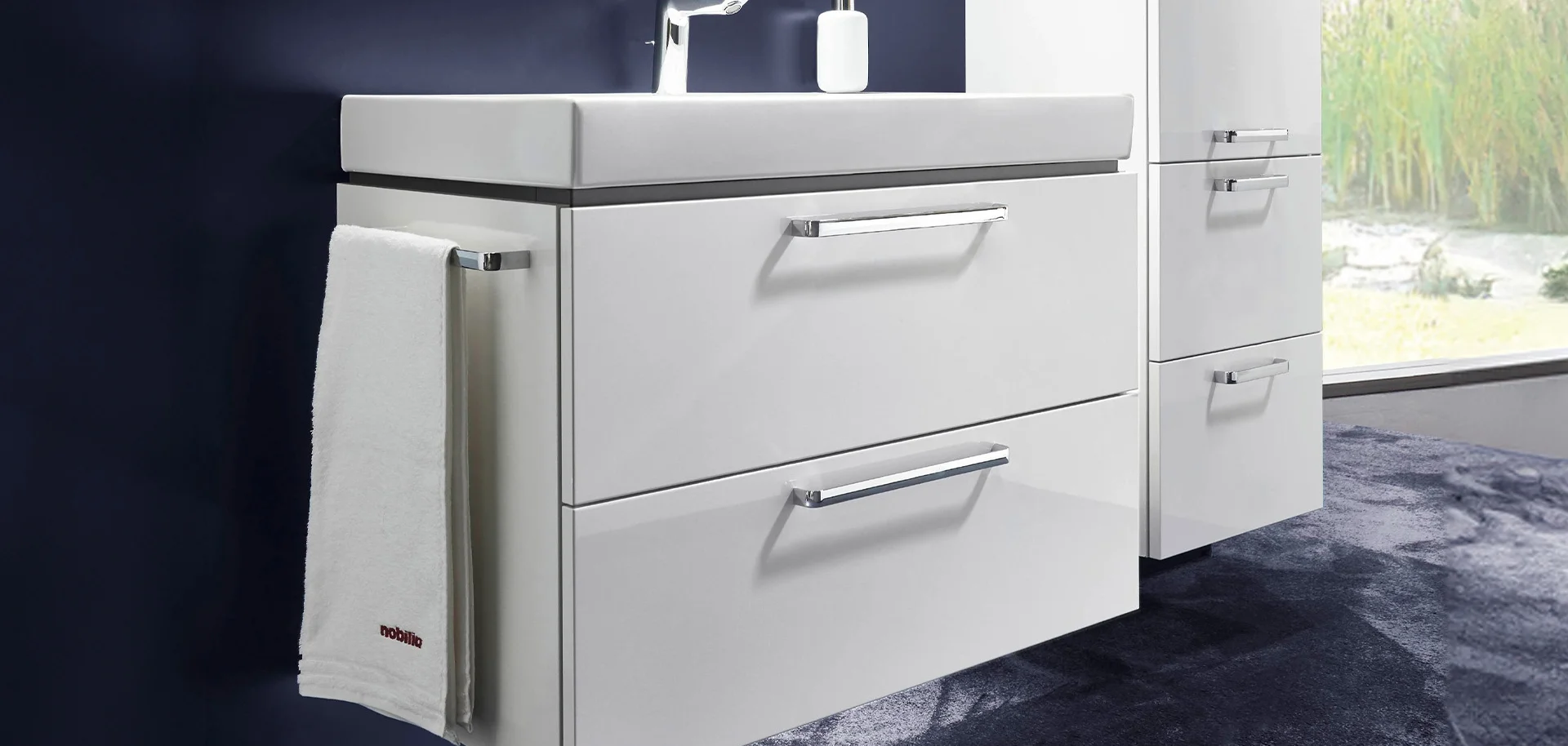 Front 512, White high gloss