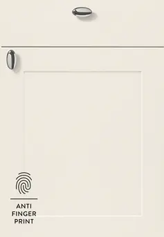 Magnoliafarbene Küchenfront NORDIC 793 aus Lack mit matter Antifingerprint-Oberfläche und Rahmenprofil im Detail