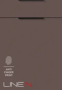 Küchenfront SENSO 498 in Berry mit matter Lackoberfläche, Griffen und Anti-Fingerprint-Symbol