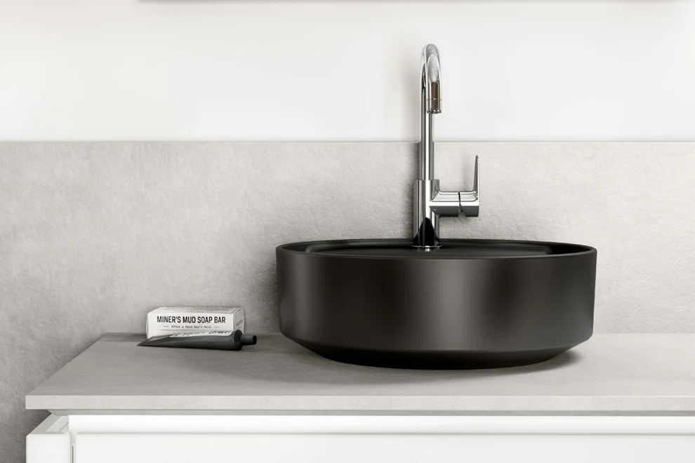 Het Xtra Ceramic werkblad 794 Decor beton zijdegrijs in combinatie met de Artis 938 alpin wit mat.