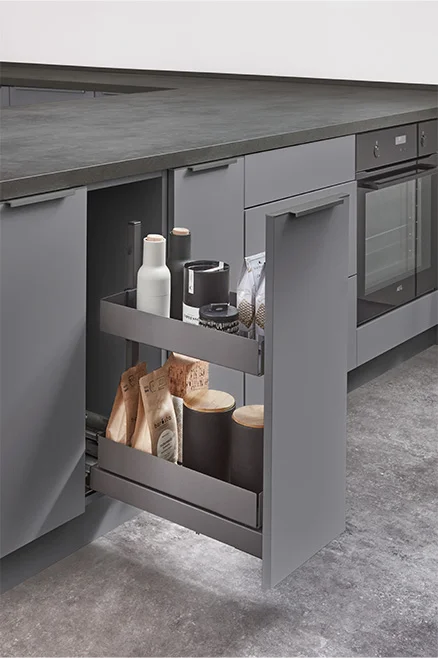 Hochschrank mit Innenauszügen