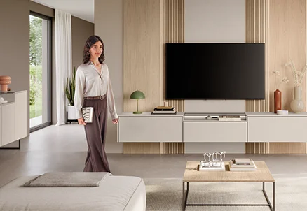 Moderní design bydlení strukturovaný do písku: Přední strana Look 604 vytváří stylovou atmosféru díky teplým barvám a jasným liniím.