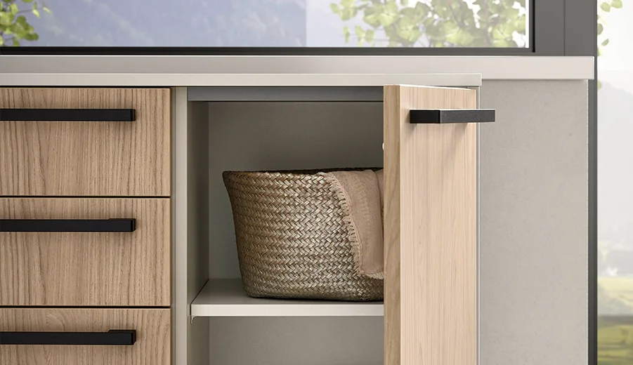Kommode mit Drehtür und stilvollem Design für zusätzlichen Stauraum im Schlafzimmer