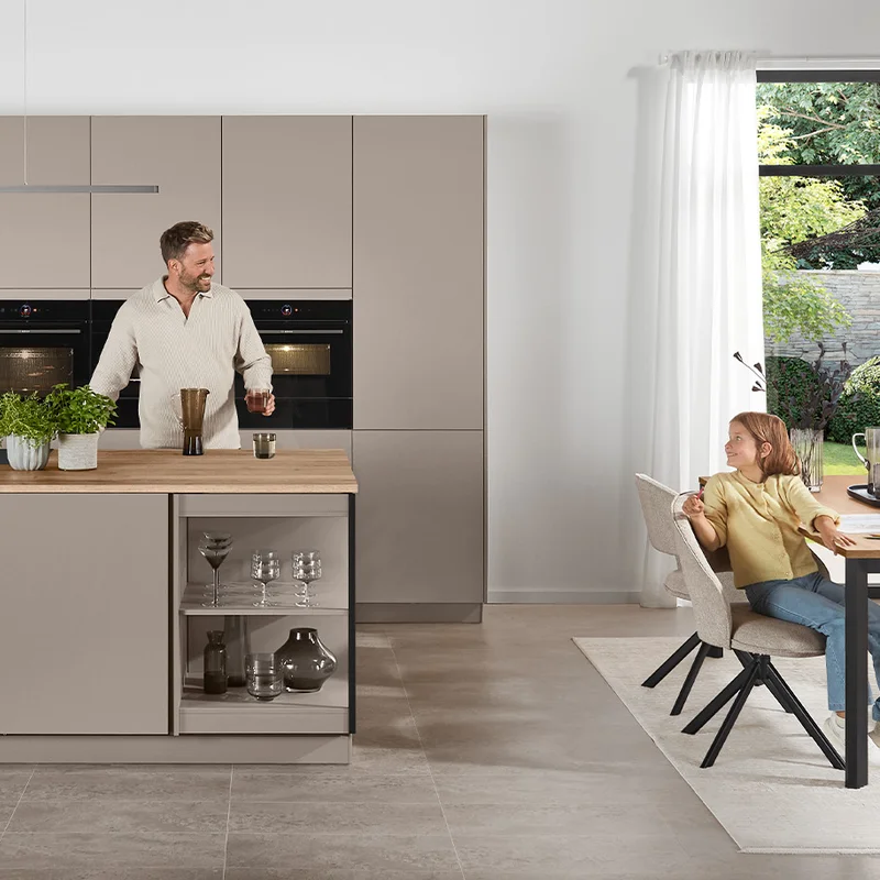 Entdecken die die natürlichen Trendfarben für Möbel 2026.