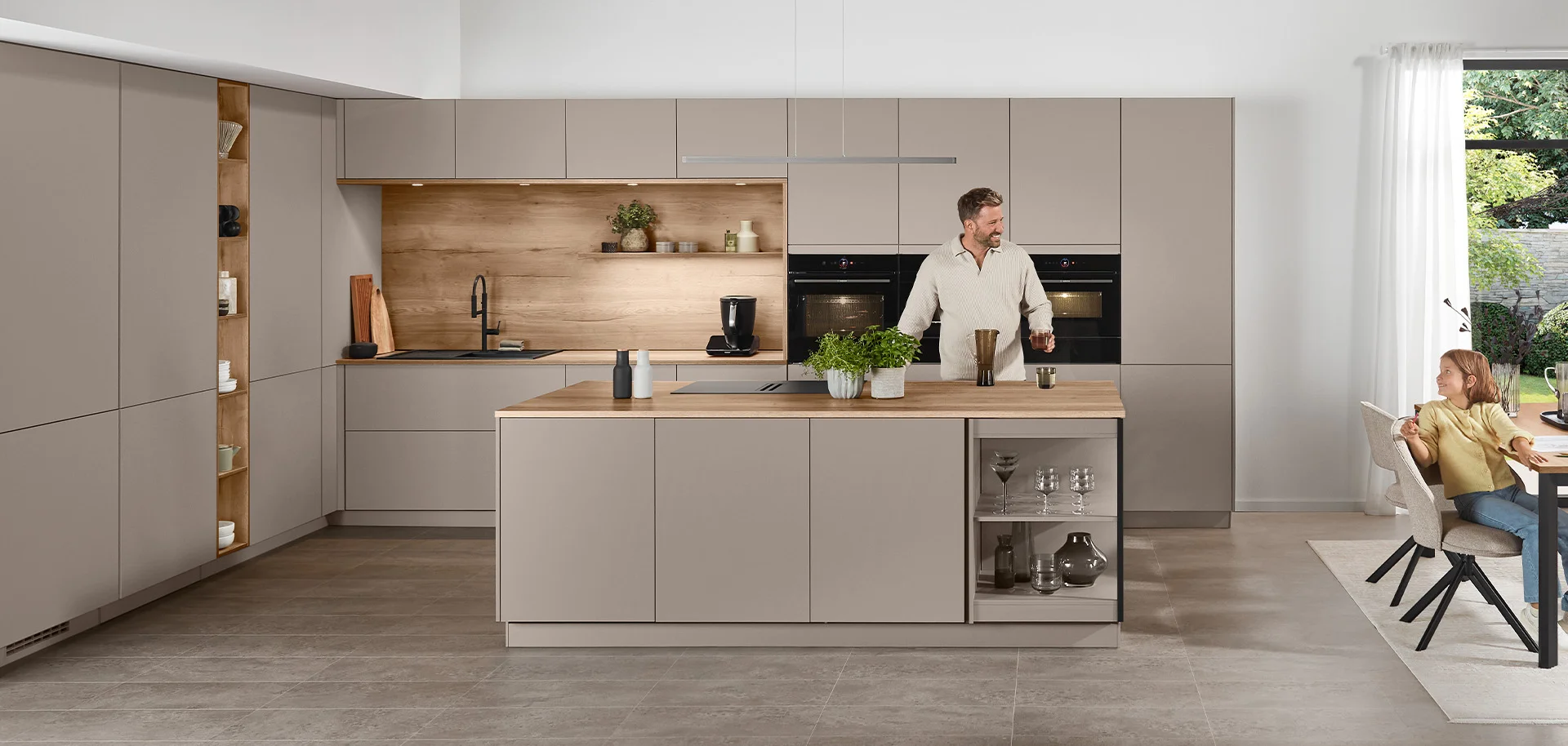 Entdecken die die natürlichen Trendfarben für Möbel 2026.