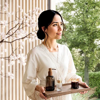 Inspirowana Japonią łazienka z naturalną elegancją, wyraźnymi liniami i harmonijną atmosferą dobrego samopoczucia.