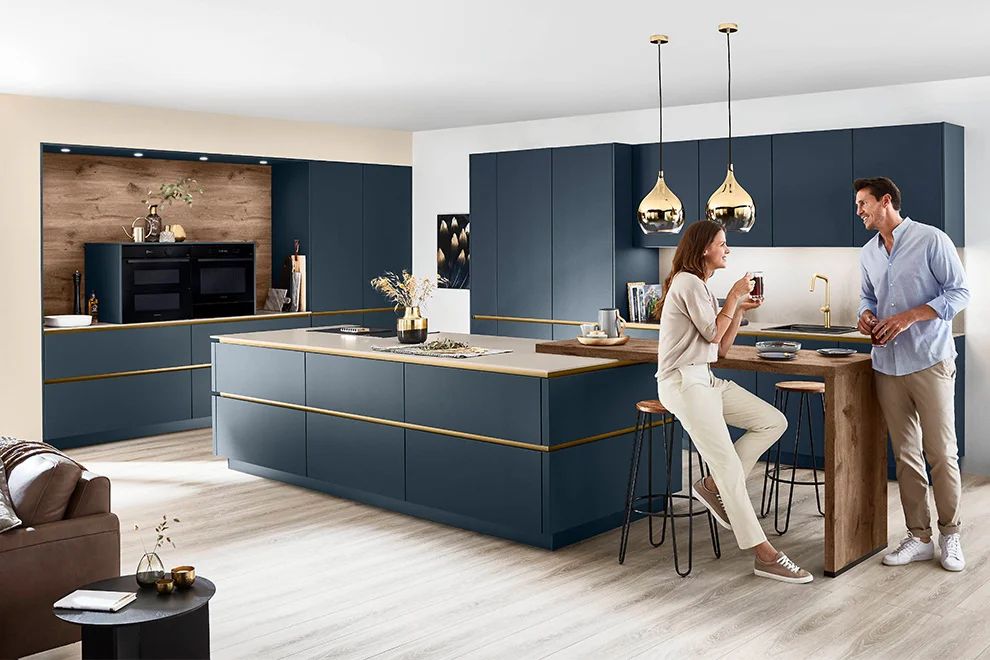 LINE N Küche in Fjordblau ultramatt.