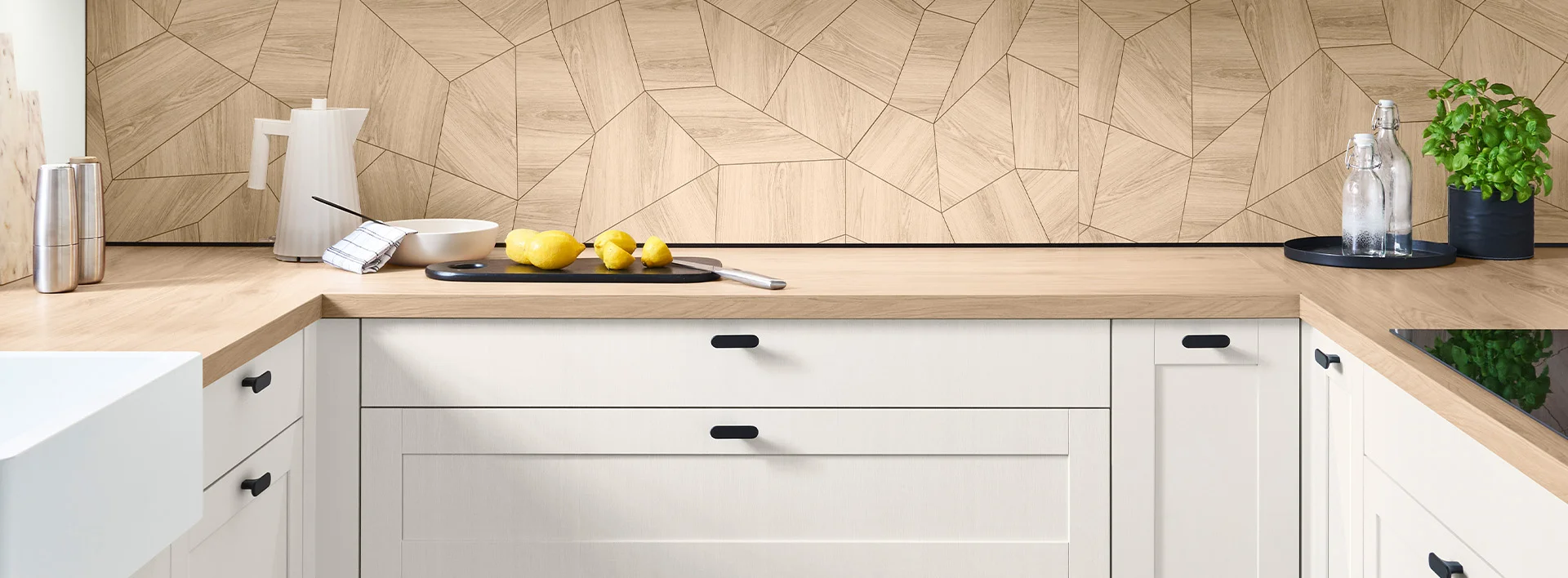 Eiche Honig Nachbildung als Arbeitsplatten-Dekor 243 – warme Holzoptik für natürlich gestaltete Küchenräume.