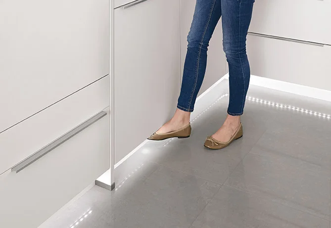 Opening nobilia kitchen units via sensor.