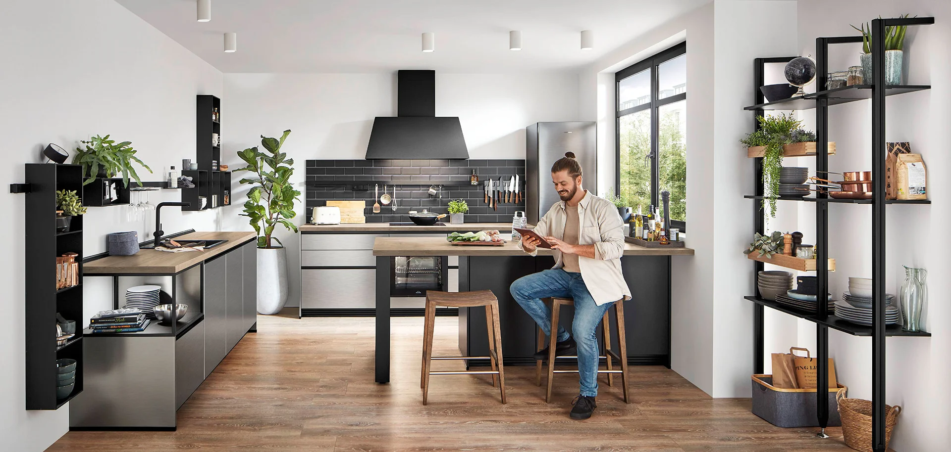 Frente 216, Diseño acero cepillado