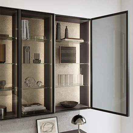 Vitrine en verre élégante avec éclairage - Vitrine Air met des accents élégants.