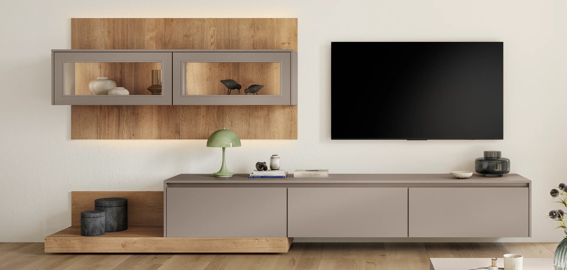 Meubles de salon avec façade Senso 483 - design moderne, accents chaleureux du bois et cadres en verre intégrés avec éclairage.