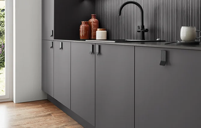 Velký výběr úchytek nobilia.