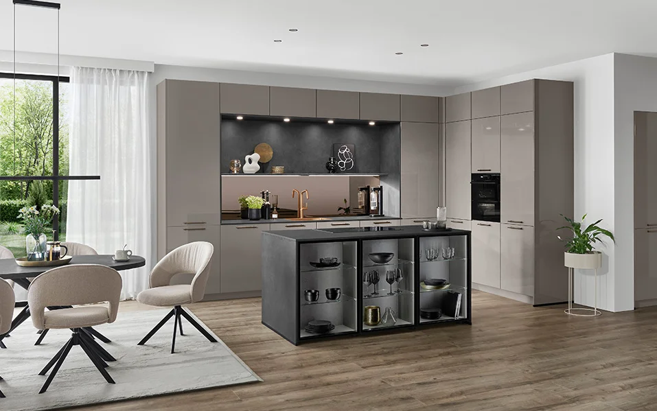 Modern kitchen with high-gloss genuine lacquer front in taupe gray - stylish, warm and absolutely on trend.