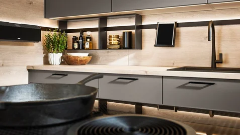 LASER 414, Vulkanická šedá (#2)