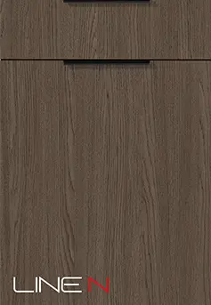Küchenfront STRUCTURA 409 in Eiche Porto Nachbildung mit vertikaler Holzstruktur und LINE N Logo