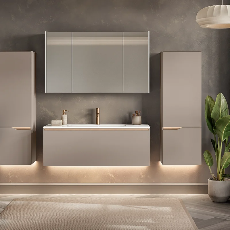 Nowoczesne meble łazienkowe z jasnymi akcentami i dużą ilością miejsca do przechowywania.