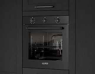 Schwarze FRAME 649 Küche mit Holzstruktur und integriertem Laurus Backofen im passenden schwarzen Farbton