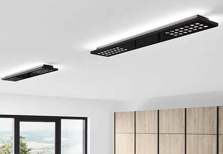 Moderne Deckenleuchte mit indirektem Licht für gleichmäßige Ausleuchtung und stilvolle Akzente in zeitgemäßen Küchen.