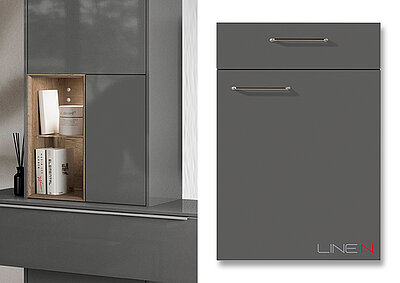 Elegantní moderní koupelnový umyvadlový stůl v šedém provedení, který představuje minimalistický design s čistými liniemi a kovovými detaily rukojetí pro moderní vzhled.