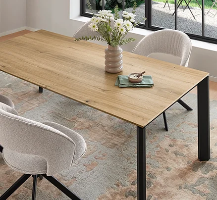 Pratique et élégant : le mécanisme d'extension Butterfly pour les tables de salle à manger à quatre pieds - plus de place en un tour de main, parfaitement intégré au design de la table.