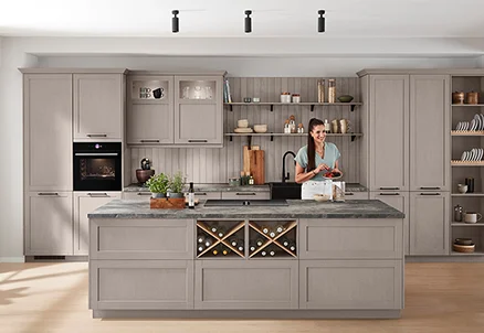 Charmante keuken in landelijke stijl met moderne details - merkambassadrice Sally laat zien hoe functionaliteit en een gezellige sfeer perfect gecombineerd kunnen worden.