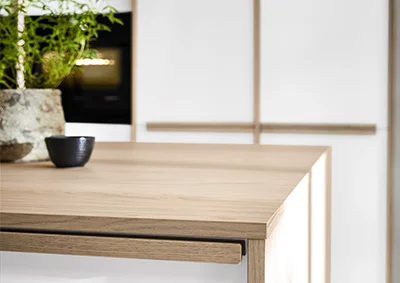 Worktop in filigree Slim Line look with a thickness of only 16 mm - modern, precise and natural.