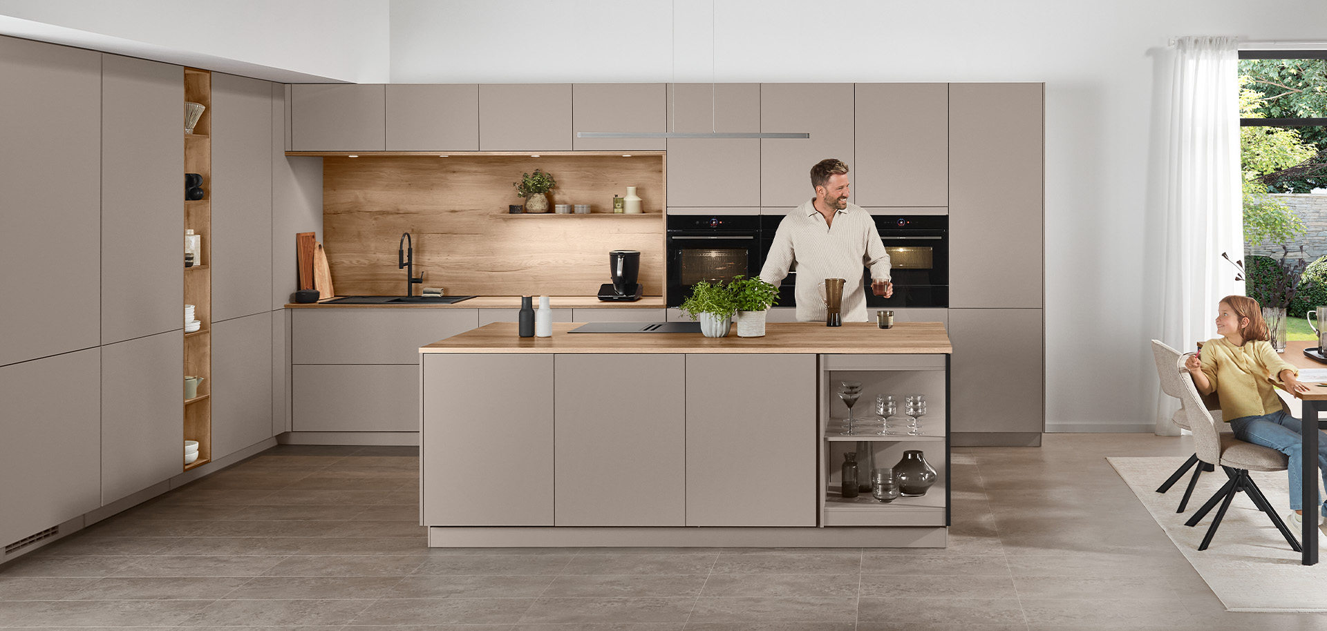 Entdecken die die natürlichen Trendfarben für Möbel 2026.