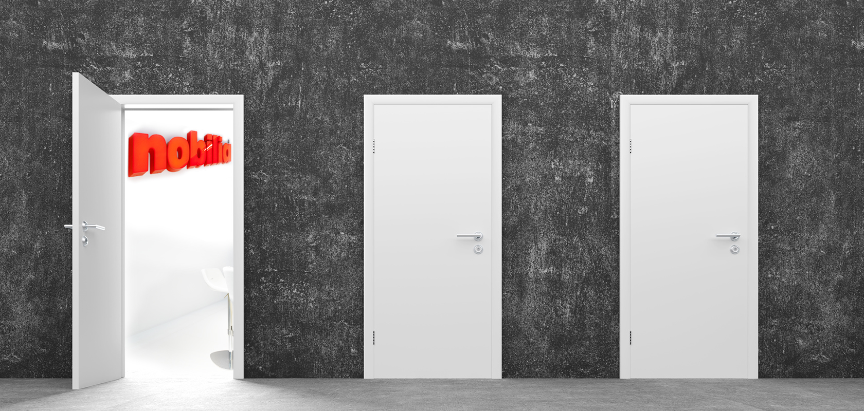 Drei Türen an einer strukturierten grauen Wand, wobei die linke Tür angelehnt ist und ein rotes "Motiv"-Schild zeigt, das die Wahl und potenzielle Wege symbolisiert.