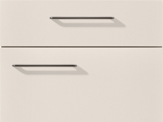 Deux poignées de tiroir élégantes et modernes installées sur le devant d'une armoire beige minimaliste, dégageant une esthétique de design simple et propre.