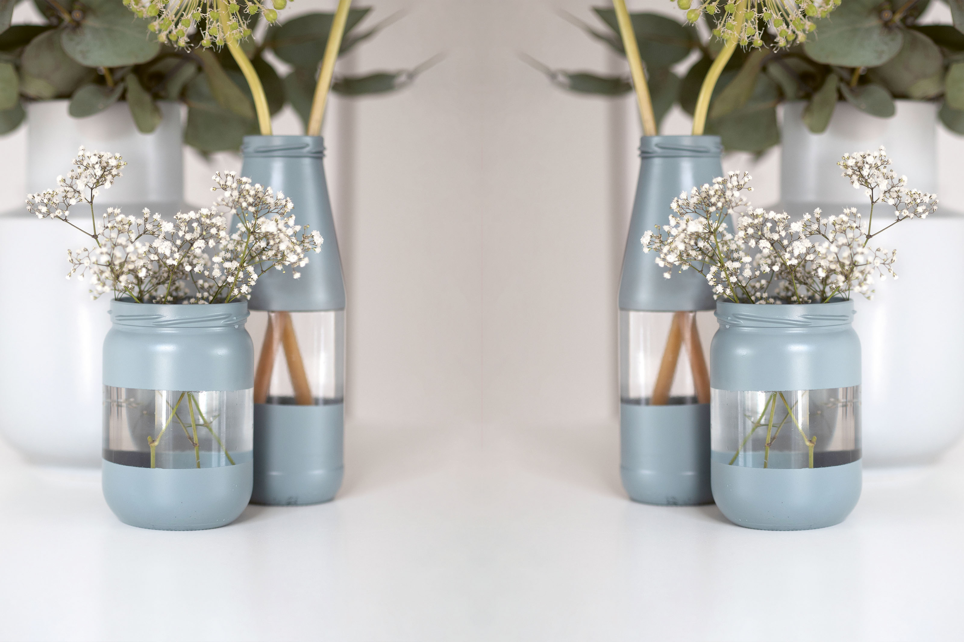  Colourful vases - using homemade chalk paint, you can turn these old containers into a veritable decorative highlight – and bring more colour to the home.