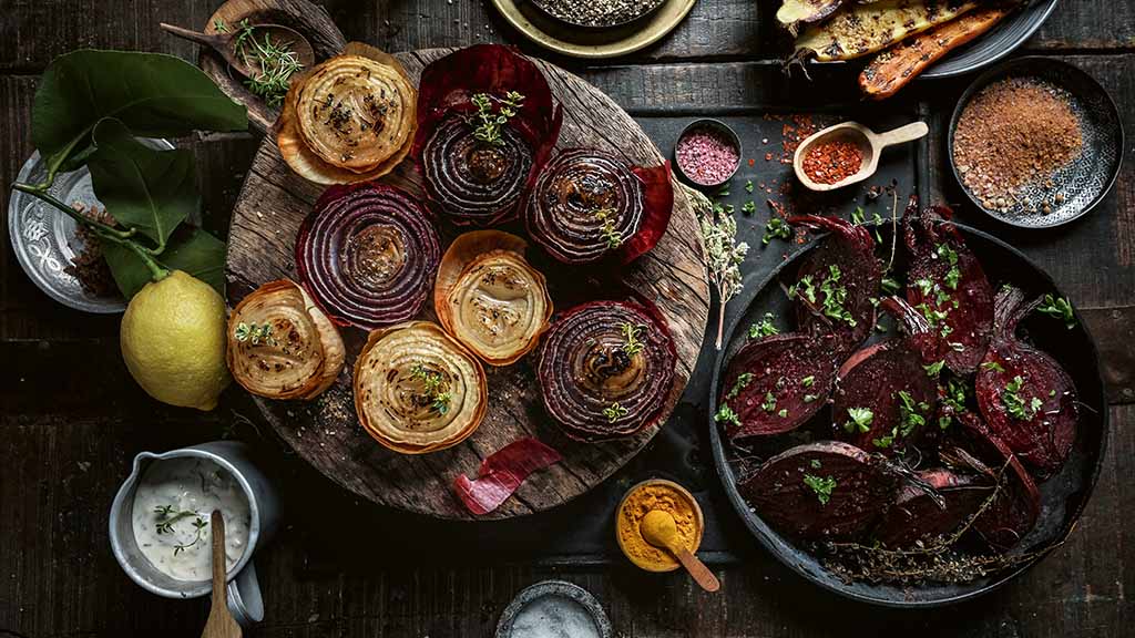Whether for vegetarians or as a delicious alternative to meat, vegetables are great on the barbecue too. The natural sugar content of beetroot, for instance, develops an irresistible caramel flavour when it‘s toasted on the flames.