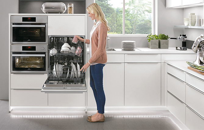 Work comfortably with ergonomic nobilia kitchens.