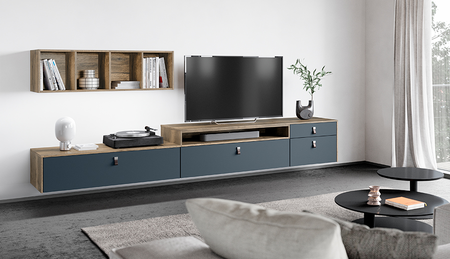 Modernes Wohnzimmerinterieur mit einer eleganten Unterhaltungseinheit mit einem Fernseher, umgeben von minimalistischen Möbeln und ergänzt durch eine dezente Farbpalette.