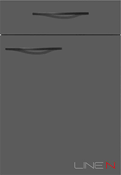 Minimalistyczny obraz przedstawiający dwie ciemne, eleganckie, abstrakcyjne wzory powyżej odważnego, stylizowanego logo 'LINEN' na tle gradientowego szarego tła.