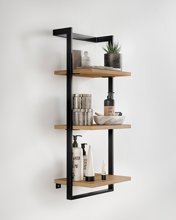 Estantería moderna montada en la pared con un elegante marco negro con tres niveles de madera, sosteniendo varios elementos decorativos y productos de tocador contra un fondo blanco.