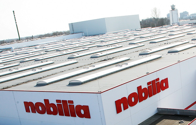 Gli stabilimenti di nobilia a Verl filmati dall'alto.