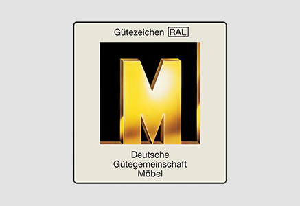 « Goldenes M » (le M d’or) - association Deutsche Gütegemeinschaft für Möbel e.V. (association allemande regroupant les fabricants de meubles qui répondent à ses critères de qualité).
