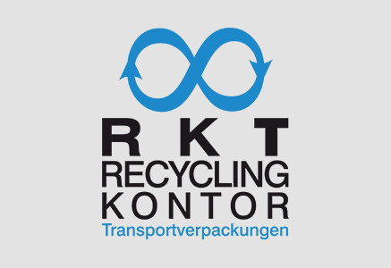 Logo di Recycling Kontor con un simbolo di riciclaggio all'infinito con le lettere RKT e il motto "Transportverpackungen" sotto.